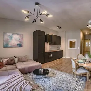 True Gem Downtown Next To Synagogue And Gozsdu Garden Area Apartment